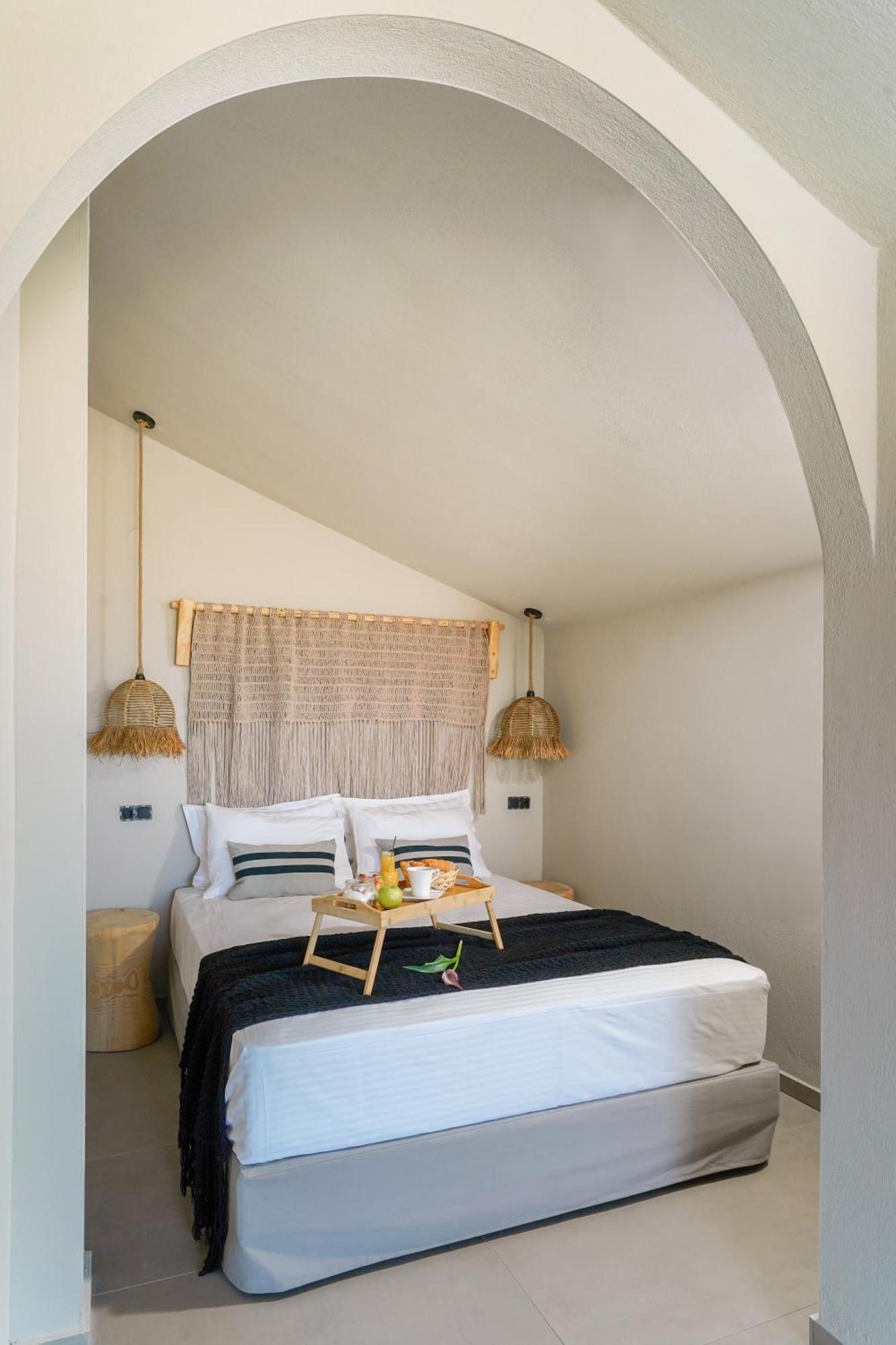 Amo Golden Suites Chrisi Ammoudia Esterno foto
