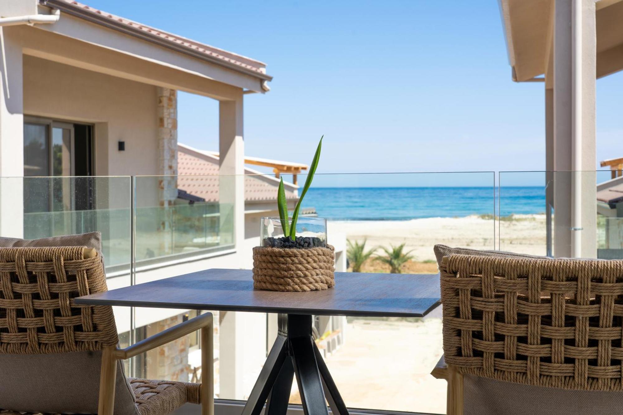 Amo Golden Suites Chrisi Ammoudia Esterno foto