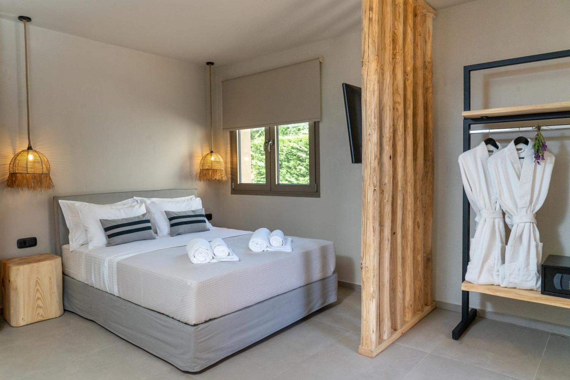 Amo Golden Suites Chrisi Ammoudia Esterno foto
