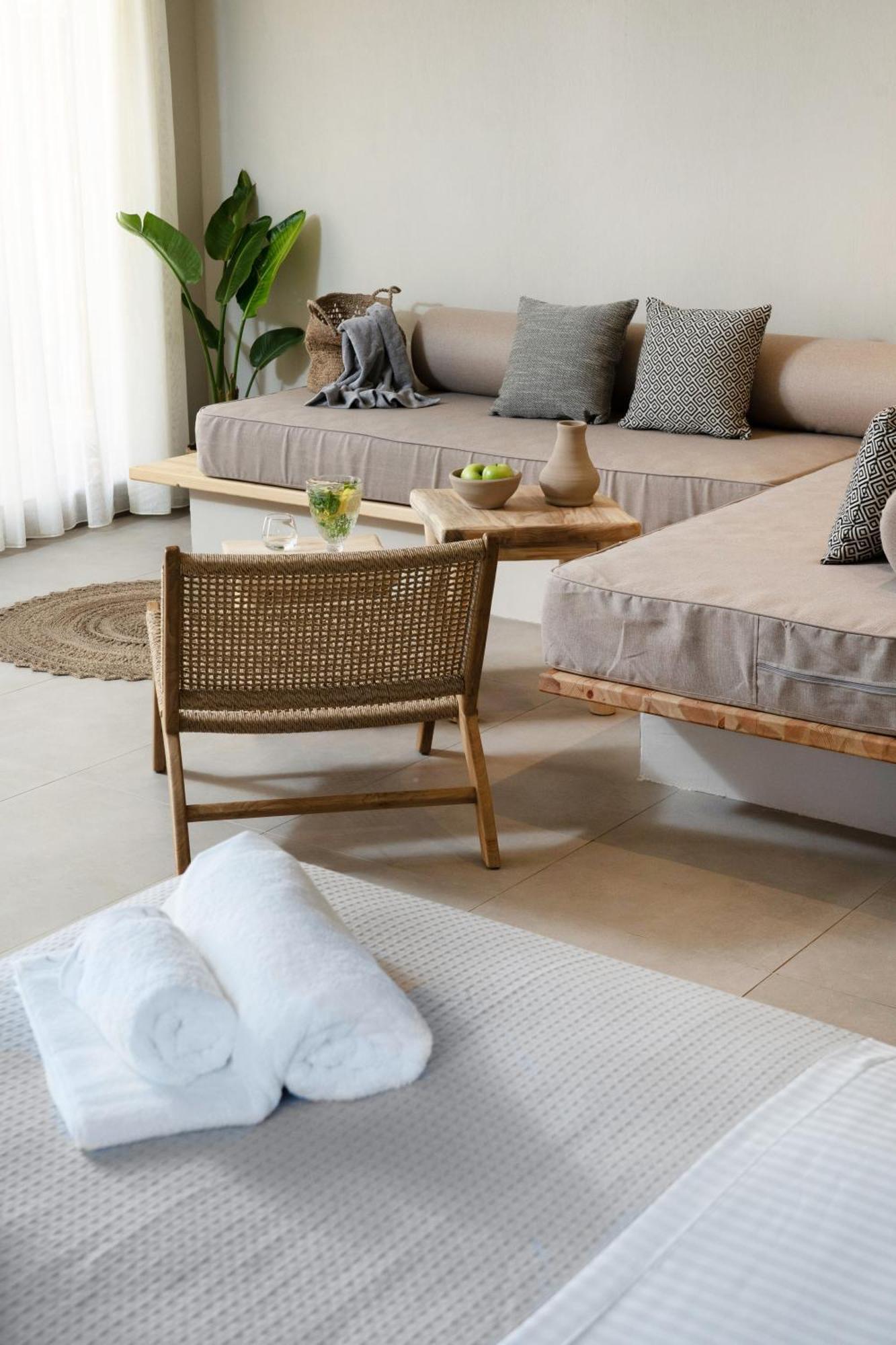 Amo Golden Suites Chrisi Ammoudia Esterno foto